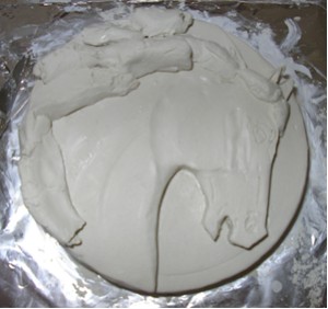I added the mane in big chunks of clay. Personally I'm not happy with the mane.